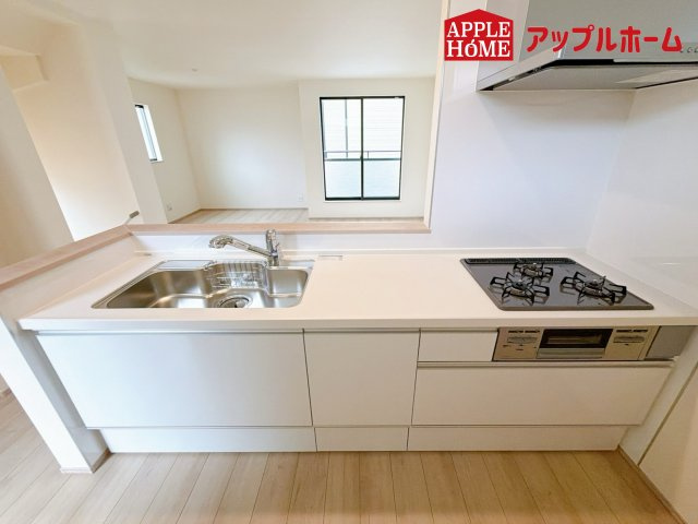 さいたま市北区大成町4丁目　全3棟のキッチン|キッチンの収納も充実☆生活の質が向上すること間違いなしの充実設備です。