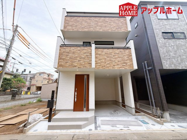 さいたま市北区大成町4丁目　全3棟の外観|資料請求、お電話でのお問合せ、いつでも丁寧に対応させていただきます！不動産業界のプロフェッショナルが集う弊社にぜひ一度ご相談ください！