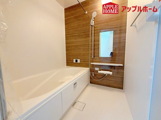 さいたま市北区大成町4丁目　全3棟の浴室|日常の疲れを癒やすここちのよいユニットバス。お手入れが簡単になる工夫が凝らされているため、手間をかけずに清潔さを保てます。