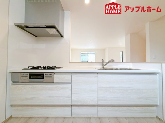 さいたま市北区大成町4丁目　全3棟のキッチン|キッチンの収納も充実☆生活の質が向上すること間違いなしの充実設備です。