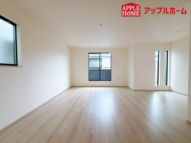 さいたま市北区大成町4丁目　全3棟の居間・リビング|１日の長い時間を過ごす大切なリビングだから、広さ日当たりとことんこだわりましょう♪ぜひこの空間を実際にご体感ください！