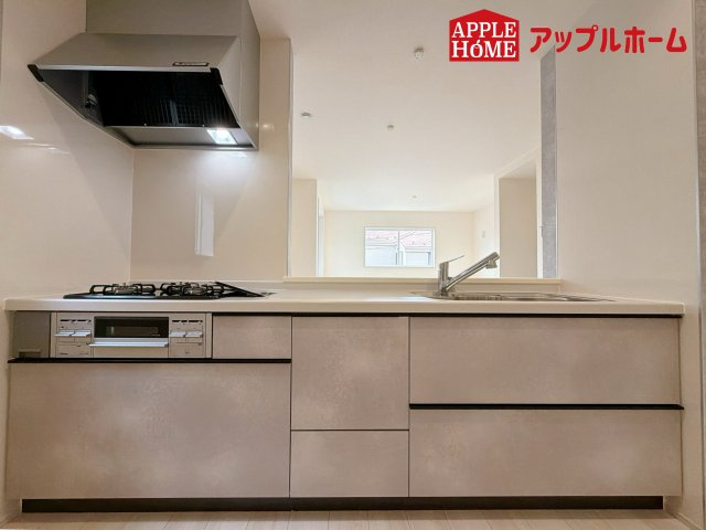 さいたま市北区宮原町第3のキッチン|見栄えもよくお手入れもスムーズに出来ます。豊富な収納力もございますので、キッチンスペースをスッキリとお使い頂けそうです。