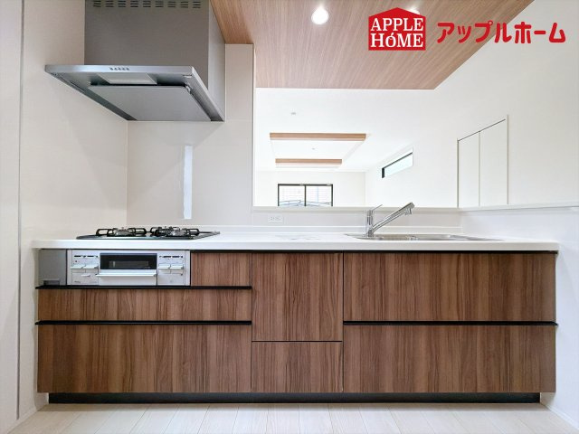 [新築住宅] さいたま市北区奈良町 11期 全2棟のキッチン|見栄えもよくお手入れもスムーズに出来ます。豊富な収納力もございますので、キッチンスペースをスッキリとお使い頂けそうです。