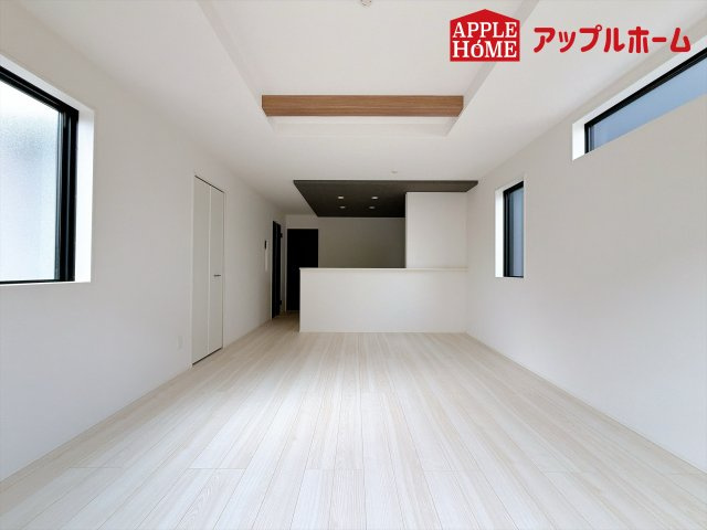 [新築住宅] さいたま市北区奈良町 11期 全2棟の居間・リビング|１日の長い時間を過ごす大切なリビングだから、広さ日当たりとことんこだわりましょう♪ぜひこの空間を実際にご体感ください！