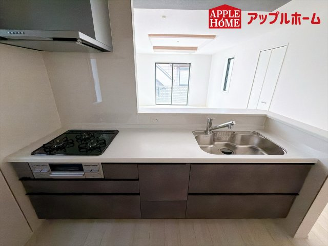 [新築住宅] さいたま市北区奈良町 11期 全2棟のキッチン|見栄えもよくお手入れもスムーズに出来ます。豊富な収納力もございますので、キッチンスペースをスッキリとお使い頂けそうです。