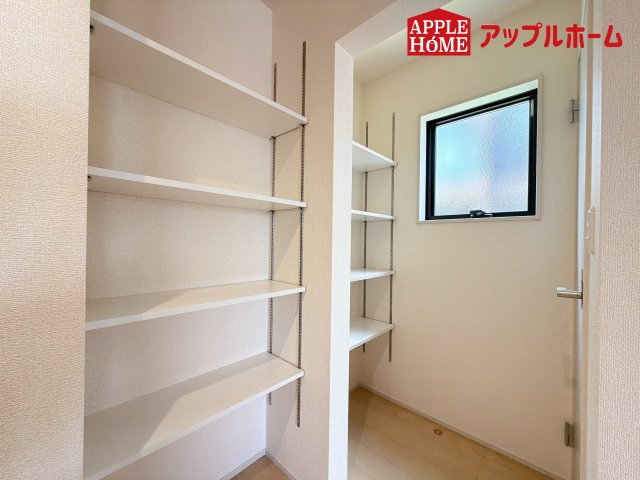 [新築住宅] さいたま市北区植竹町1丁目 全2棟の収納|食品・調理器具・日用品をスッキリ収納できる可動棚付き