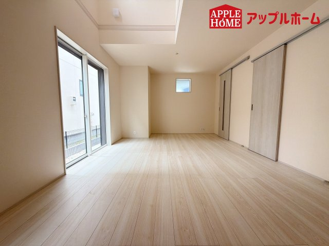 [新築住宅] さいたま市見沼区東大宮3丁目 3期 全1棟の居間・リビング|１日の長い時間を過ごす大切なリビングだから、広さ日当たりとことんこだわりましょう♪ぜひこの空間を実際にご体感ください！