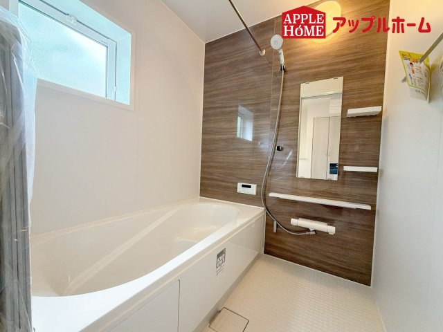 [新築住宅] さいたま市見沼区東大宮3丁目 3期 全1棟の浴室|窓付きのバスルームは、採光もあり明るく気持ちの良い空間です。窓があることで、換気環境も良好。掃除もスムーズに出来ます