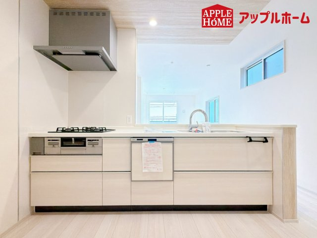 [新築住宅] さいたま市南区白幡6丁目 全3棟のキッチン|見栄えもよくお手入れもスムーズに出来ます。豊富な収納力もございますので、キッチンスペースをスッキリとお使い頂けそうです。