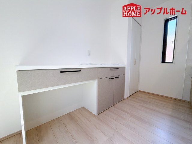 [新築住宅] さいたま市南区根岸三丁目 全4区画のキッチン|見栄えもよくお手入れもスムーズに出来ます。豊富な収納力もございますので、キッチンスペースをスッキリとお使い頂けそうです。