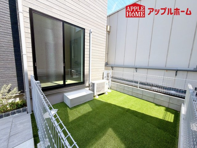 [新築住宅] さいたま市南区根岸三丁目 全4区画の庭|【気持ちの良い風が通り抜ける】嬉しいお庭付き物件！