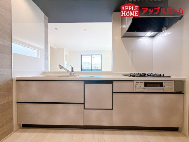 [新築住宅] さいたま市浦和区領家5丁目 全3棟のキッチン|見栄えもよくお手入れもスムーズに出来ます。豊富な収納力もございますので、キッチンスペースをスッキリとお使い頂けそうです。