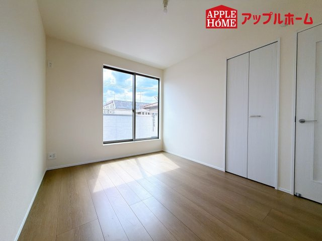 [新築住宅] さいたま市見沼区東大宮 全3棟の洋室|２階居室は全室収納あり！たっぷりある収納活用でお部屋もキレイを保てます♪