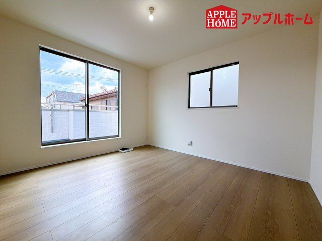 [新築住宅] さいたま市見沼区東大宮 全3棟の洋室|２階居室は全室収納あり！たっぷりある収納活用でお部屋もキレイを保てます♪