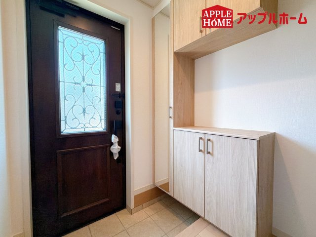 [新築住宅] さいたま市浦和区大東2丁目 全3棟の玄関|住まう人も来客も入った時にワクワクさせてくれるオシャレな玄関♪収納もたっぷりあるので、靴がたくさんあっても安心！