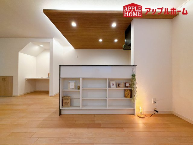 [新築住宅] さいたま市浦和区大東2丁目 全3棟の居間・リビング|大切なご家族が集まるからこそＬＤＫはこだわりたい！休日はおひさまの光をたっぷりと取りこめるリビングでゆったりと過ごしませんか？子供たちが元気に笑いながら走り回っても十分な広さの空間です。