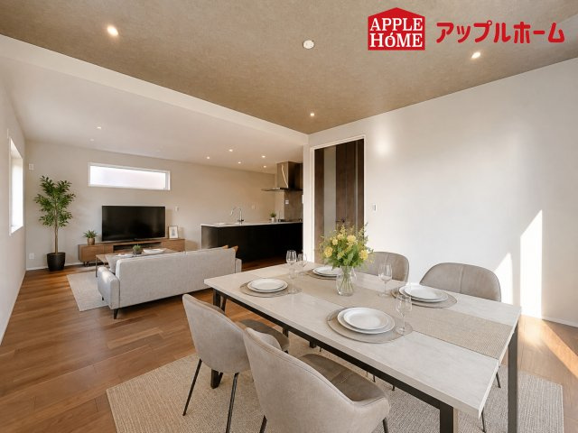 [新築住宅] さいたま市北区盆栽町 全2邸の居間・リビング|広々リビング×対面キッチンで家族の会話も弾みます♪家族団らんの秘訣は間取りにあり☆夢のマイホームを一緒に叶えましょう！
※家具はCGです