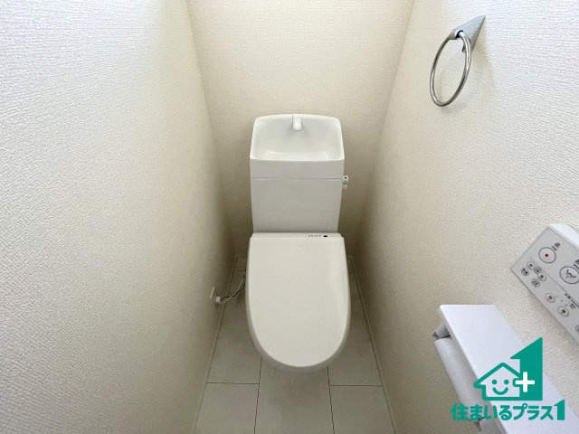 ■枚方市牧野下島町　新築一戸建てのトイレ|1・2階の2ヶ所にあるので、朝の忙しい時間の順番待ちもなく、深夜の利用にも大変便利です。