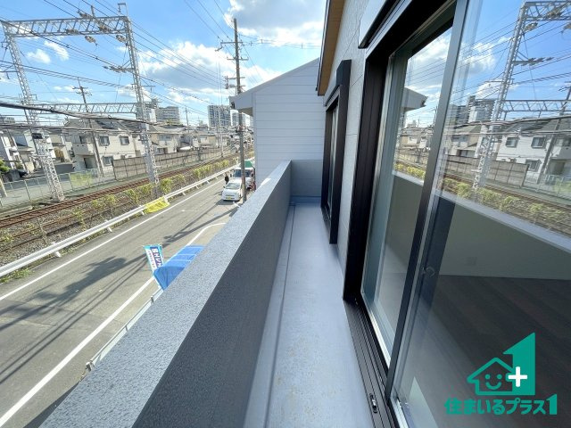 ■枚方市牧野下島町　新築一戸建てのバルコニー|日当たりのよいバルコニー！お部屋が開放的に！