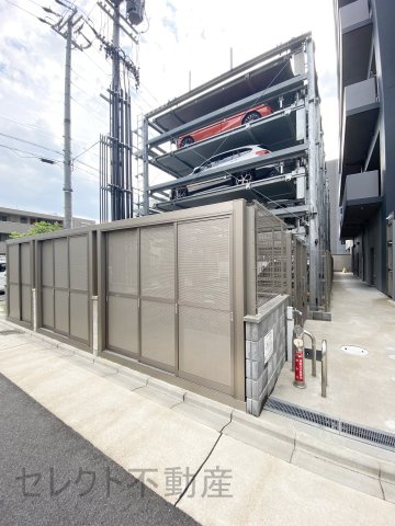 ロータス本陣通の駐車場