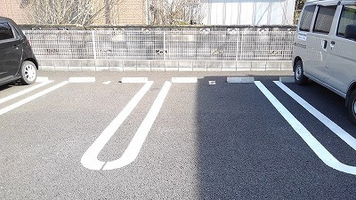 ユア・ファミリーⅡの駐車場