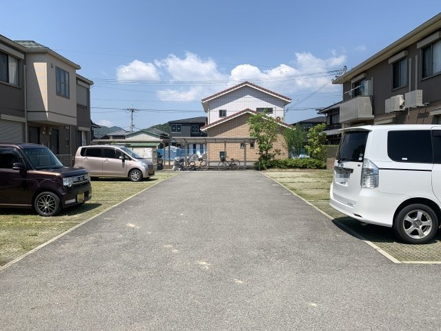 丹波市柏原町南多田のアパートの駐車場|敷地内駐車場です◇
