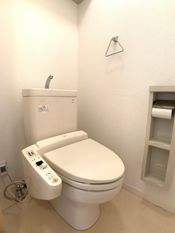 丹波市柏原町南多田のアパートのトイレ|温水洗浄付きのトイレです＊