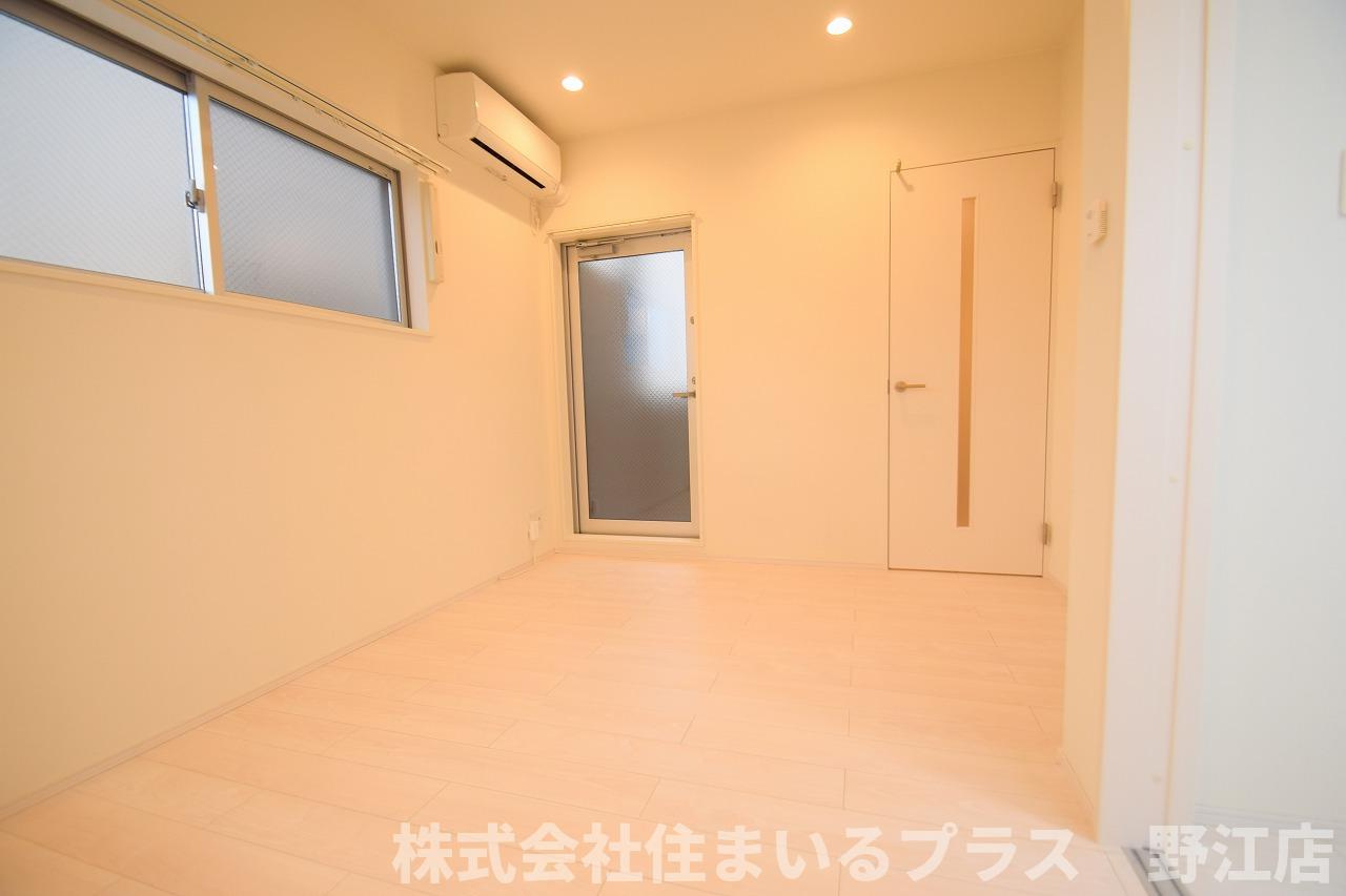 大阪市旭区大宮１丁目のアパートの居間・リビング