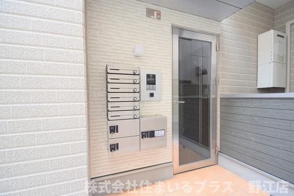 大阪市旭区大宮１丁目のアパートのエントランス