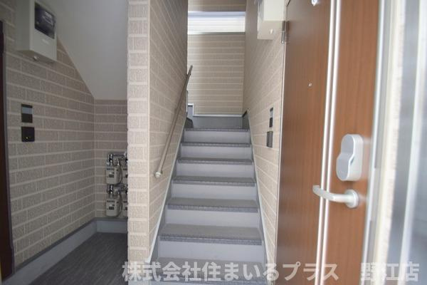 大阪市旭区大宮１丁目のアパートのロビー