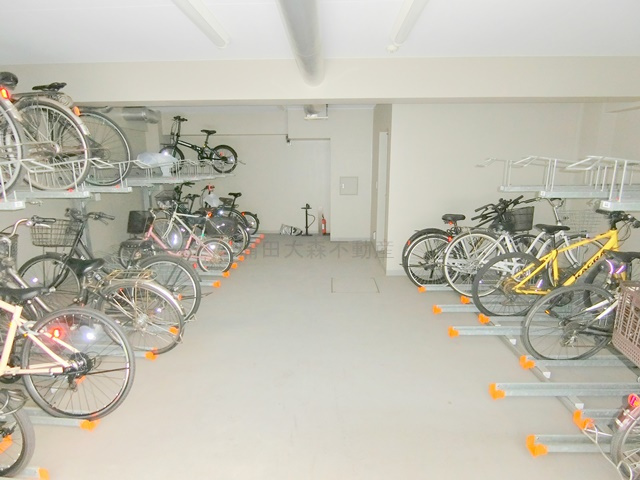 BPRレジデンス大鳥居のその他共用部分|屋根付きラック式の駐輪場
