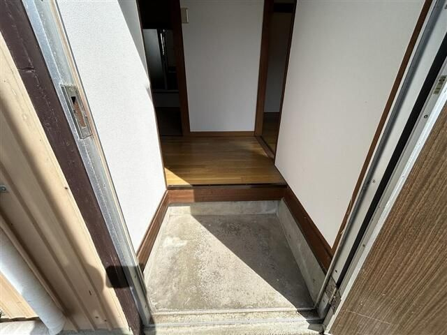 鈴野荘の玄関