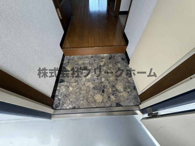 三鷹市井の頭１丁目の賃貸マンションの玄関