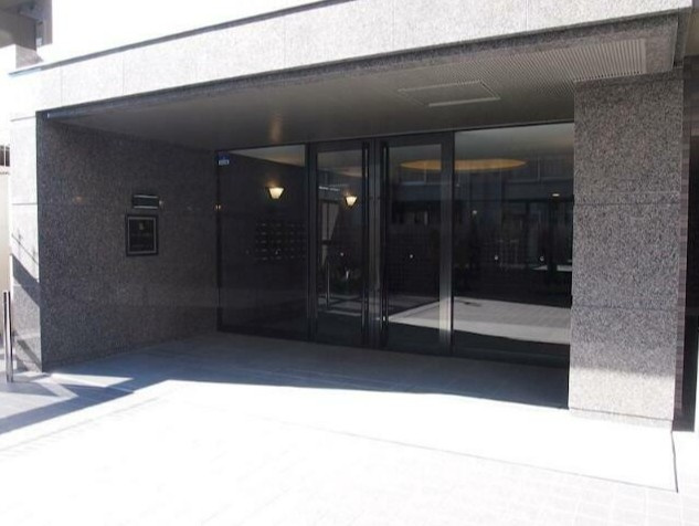 ルーブル桜新町のエントランス