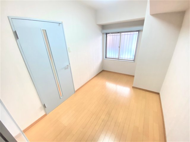 コスモ一橋学園の洋室|ゆったり過ごせる居間です