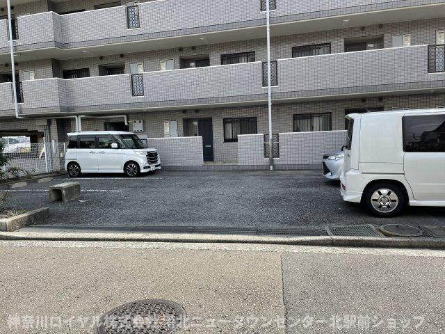 【駐車場】