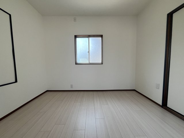 貝塚市北町貸家の居間・リビング|使いやすい居間です