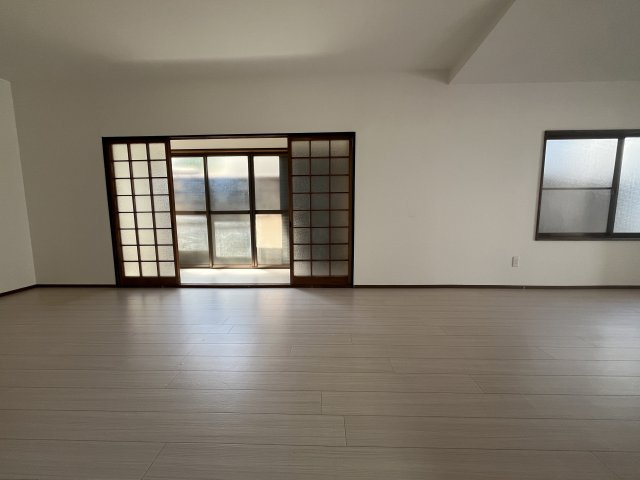 貝塚市北町貸家の居間・リビング|おしゃれな居間です