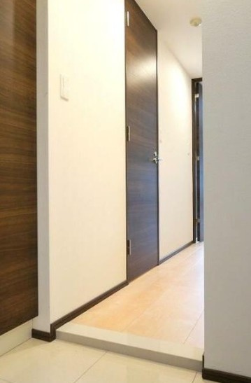 ジェノヴィア四谷三丁目グリーンヴェールの玄関