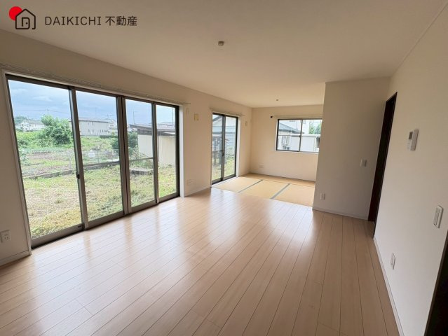 【居間・リビング】 | 坂戸市北大塚　中古戸建