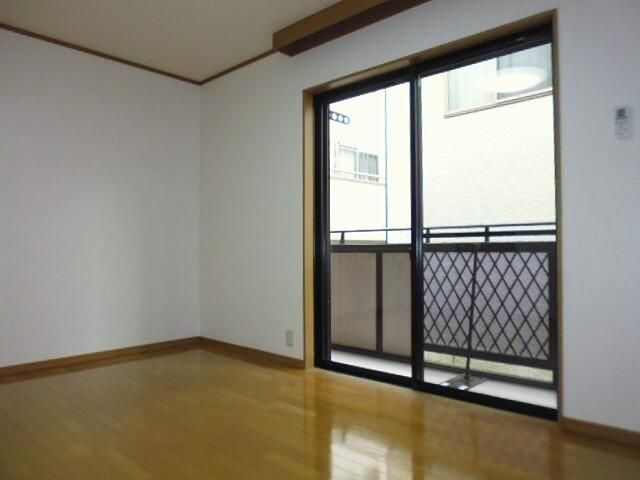 川崎市多摩区枡形６丁目のアパートの居間・リビング