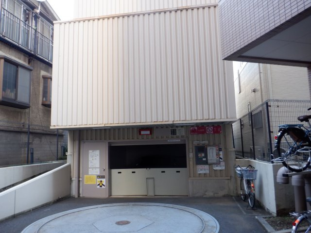 レヂオンス巣鴨の駐車場