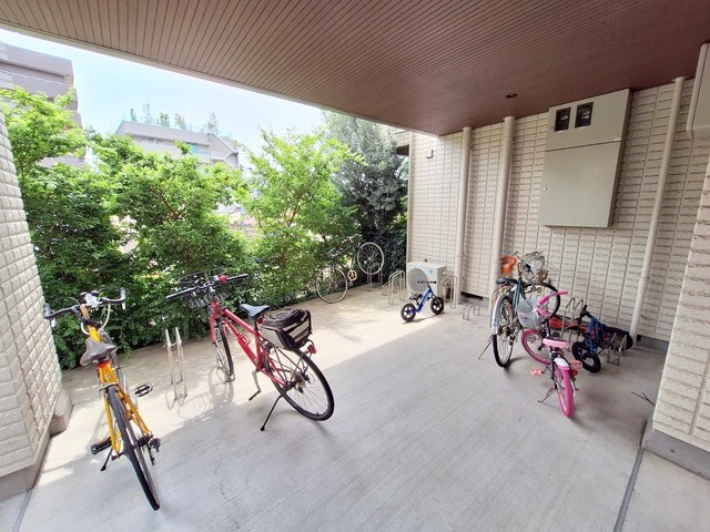 Spring大井町のその他共用部分|★駐輪場は屋根があるので濡れにくいです★
