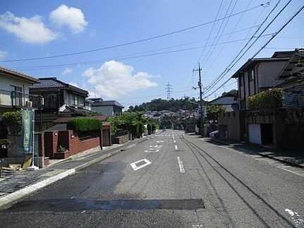 広島市西区山田新町1丁目　新築一戸建ての前面道路含む現地写真