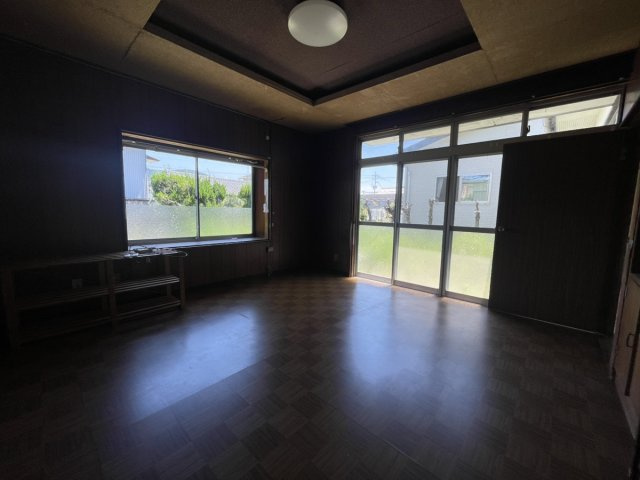 高下西町戸建ての洋室