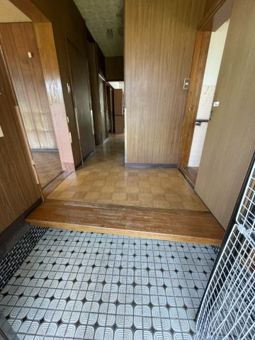 高下西町戸建ての玄関