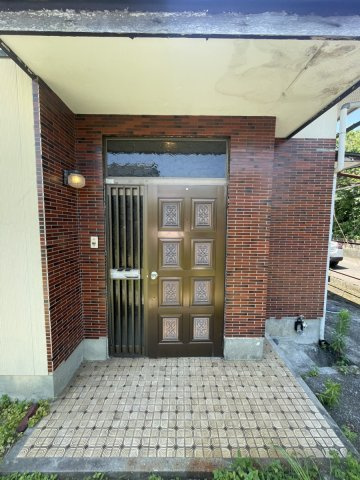 高下西町戸建ての玄関