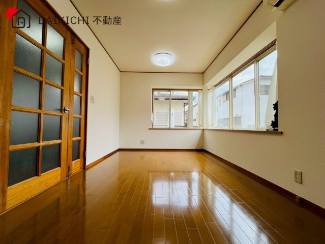 【居間・リビング】 | 鶴ヶ島市松ヶ丘3丁目　中古戸建