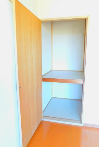 根本ハイツの収納|こまごまとしたものを収納できそうですね