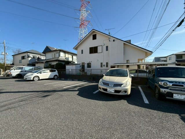 根本ハイツの駐車場|駐車スペースもあります